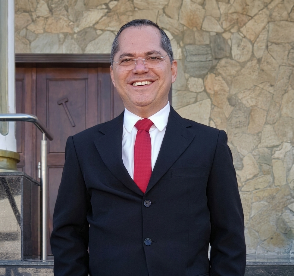 Dr. Helio Kleison